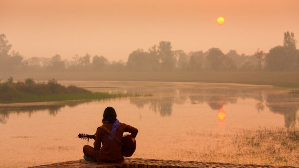 Axurbain: The Quiet Hum of Tomorrow